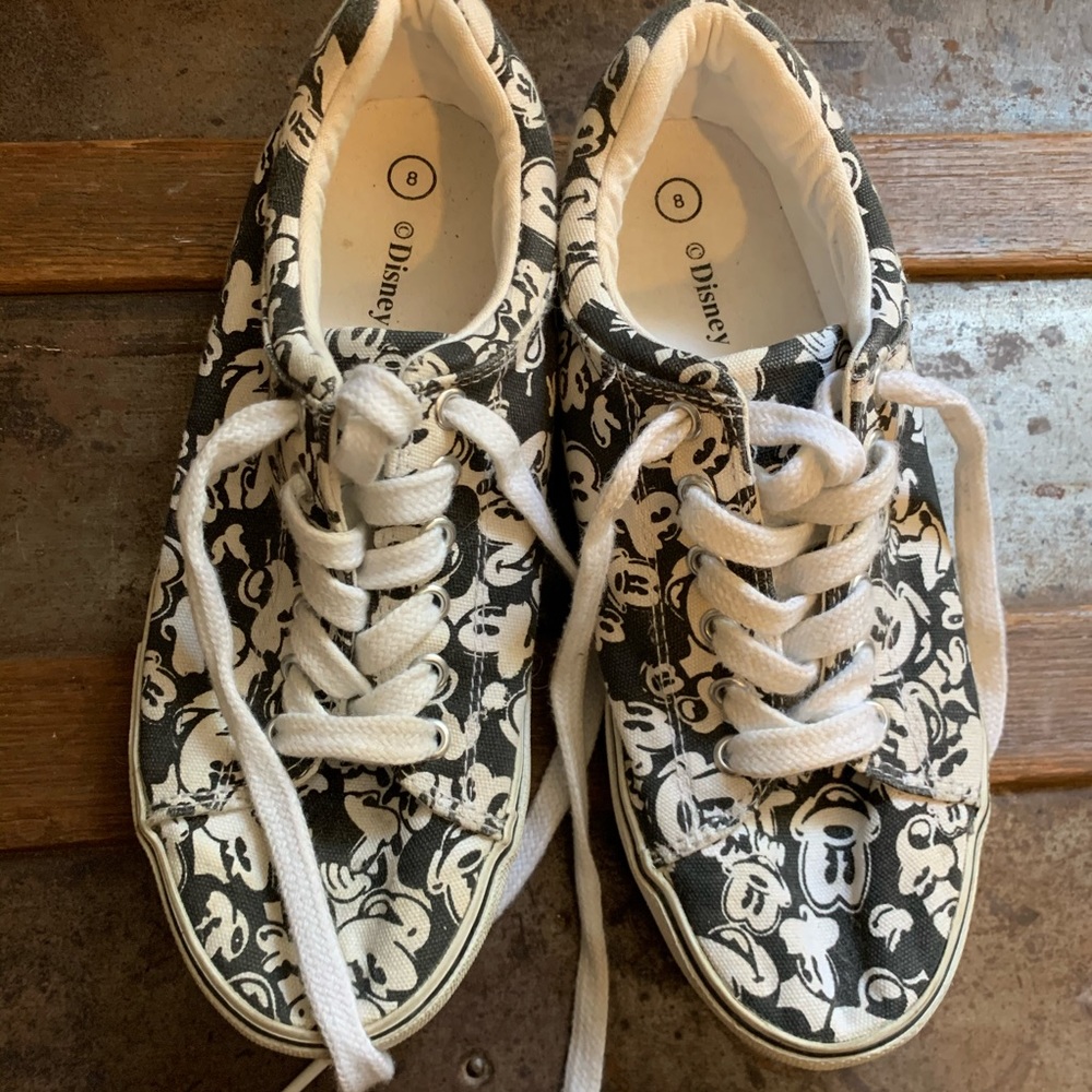 Mickey Mouse tennis shoes size 8